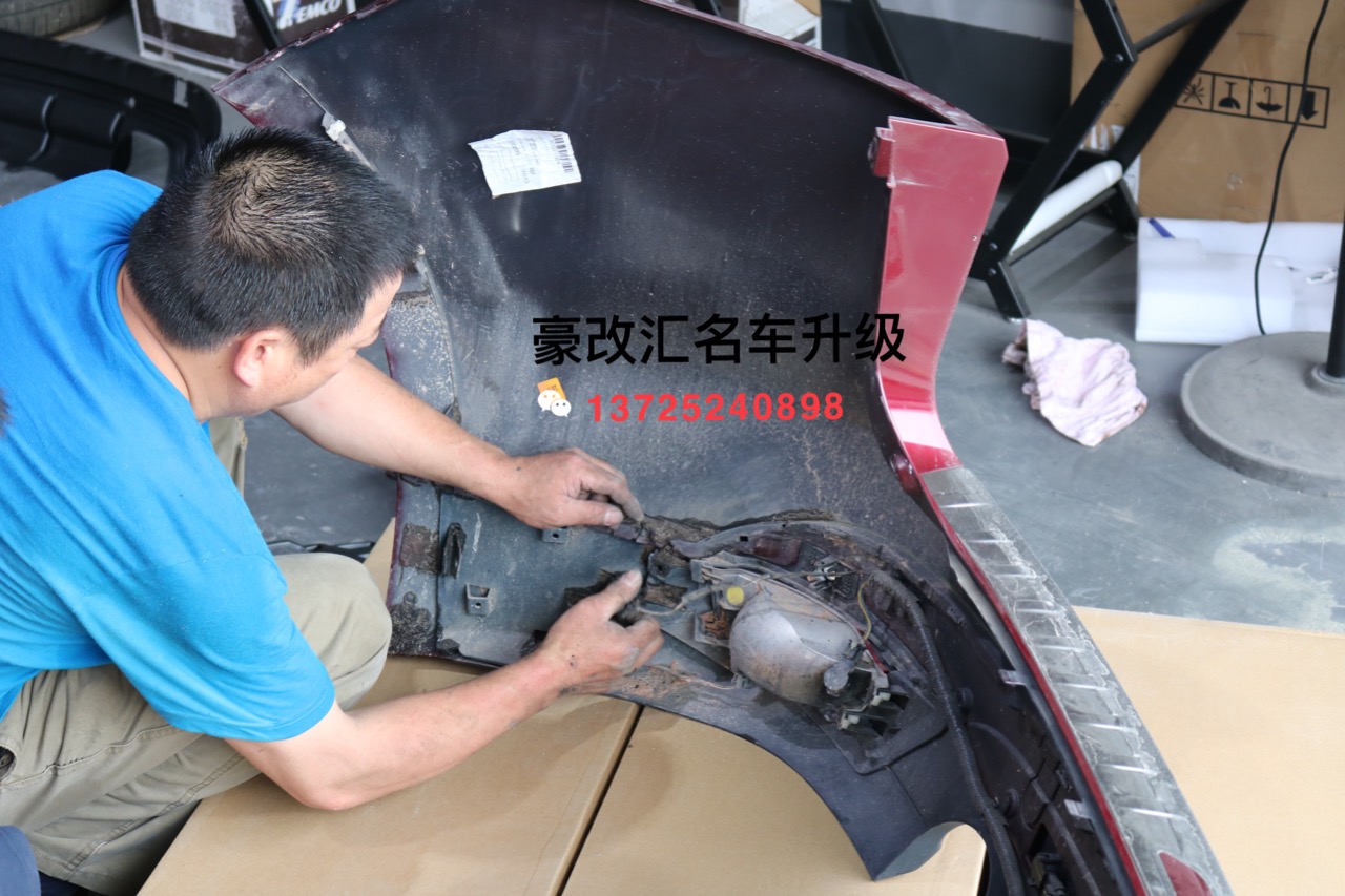 捷豹FPACE改裝運(yùn)動(dòng)版后杠四出尾喉 FPACE運(yùn)動(dòng)后包圍四出尾喉改裝案列