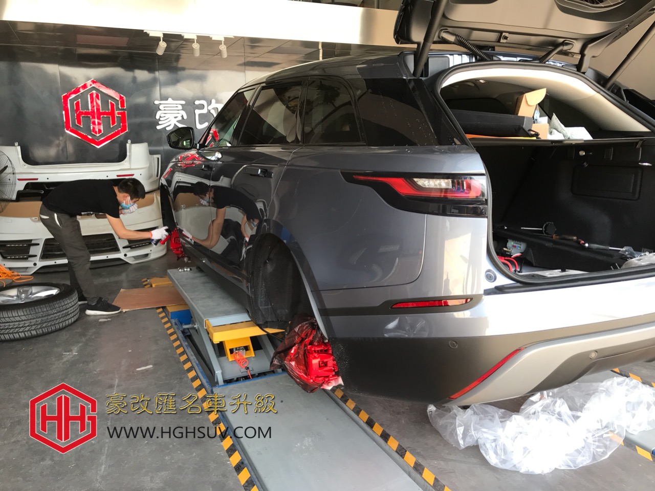 路虎星脈剎車卡鉗噴漆改色 這顏色夠正