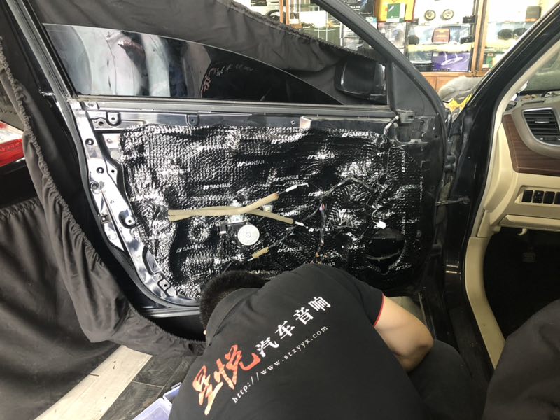 汕頭星悅汽車音響改裝日產(chǎn)天籟改裝德國喜力士L62C入門級別套餐升級山水隔音降噪