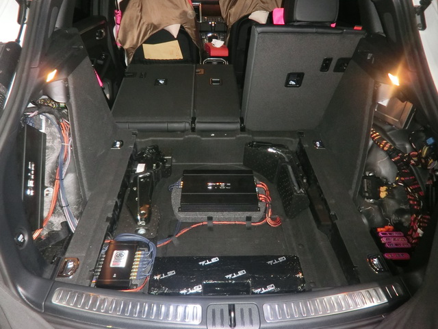 重慶汽車音響改裝哪家好？保時捷Macan汽車音響改裝德國零點三分頻 重慶渝大昌