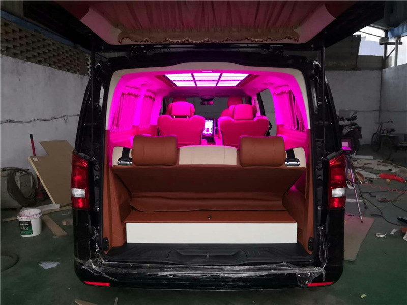 奔馳威霆平頂商務(wù)車改裝