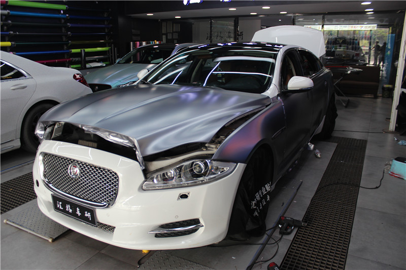 長沙貼膜捷豹施工整車電光鈦灰改色貼膜進口禿鷹改色膜長沙實體店