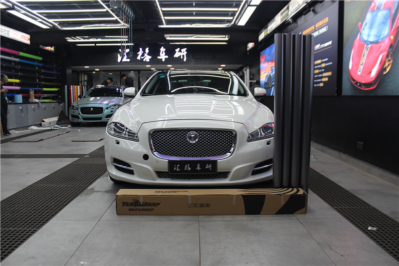 長沙貼膜捷豹施工整車電光鈦灰改色貼膜進口禿鷹改色膜長沙實體店