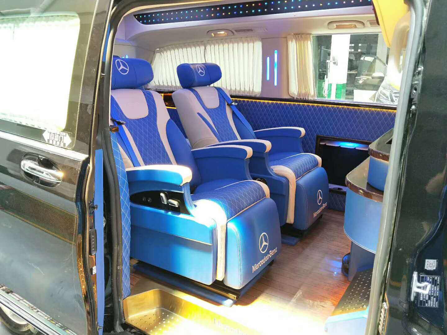 奔弛高頂商務(wù)車(chē)--藍(lán)色土耳其
