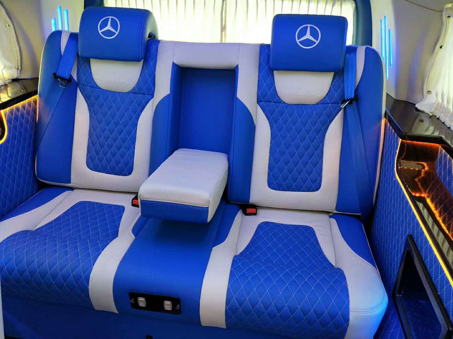 奔弛高頂商務(wù)車(chē)--藍(lán)色土耳其