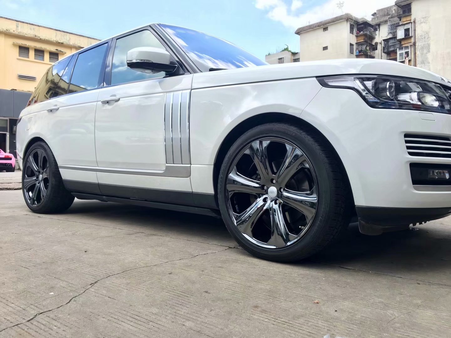 路虎，換 22寸 KAHN  ? 馬牌輪胎 完工！