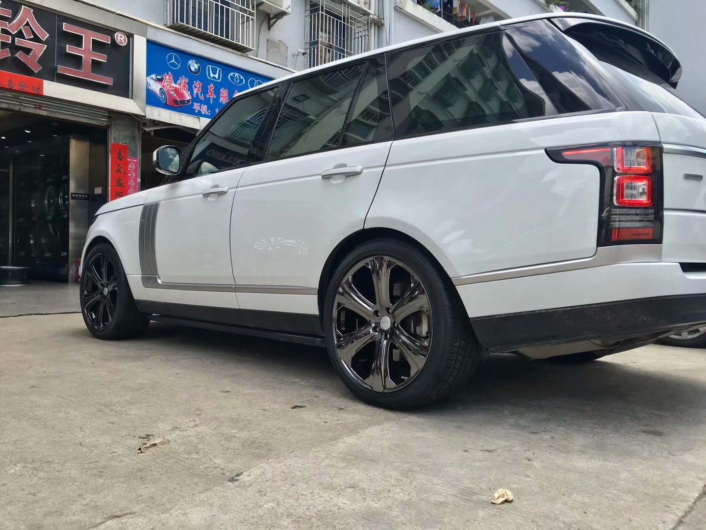 路虎，換 22寸 KAHN  ? 馬牌輪胎 完工！