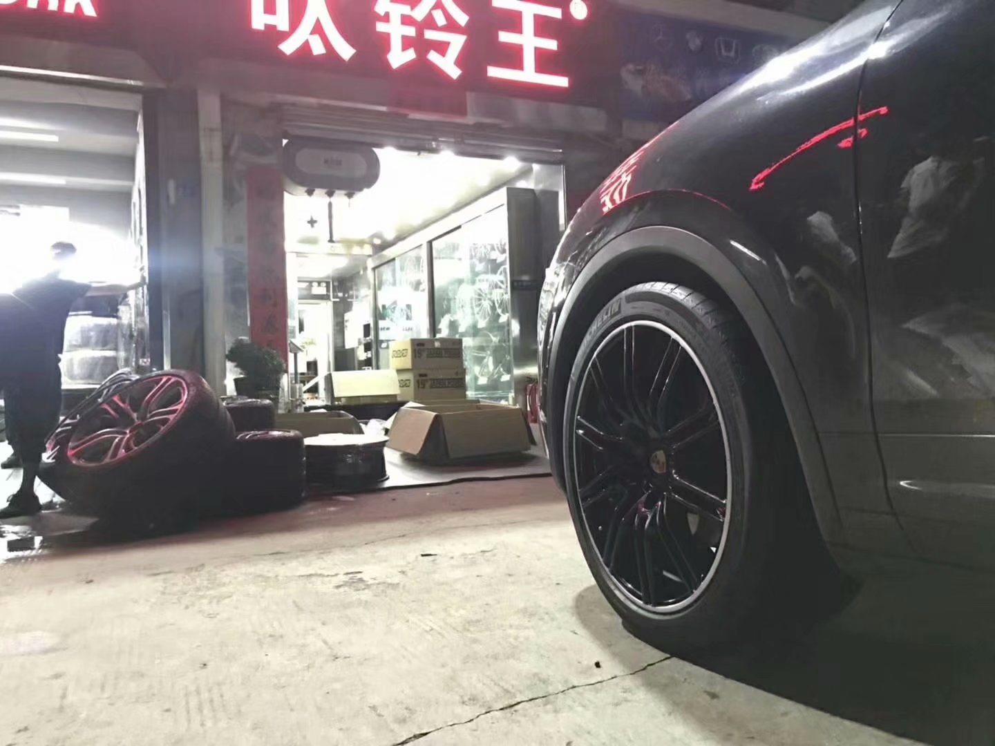 卡宴，換 原廠 21寸 經典款 完工 ！