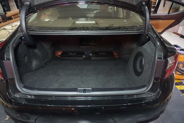 雷克薩斯ES200汽車音響改裝德國零點和意大利史泰格 重慶渝大昌