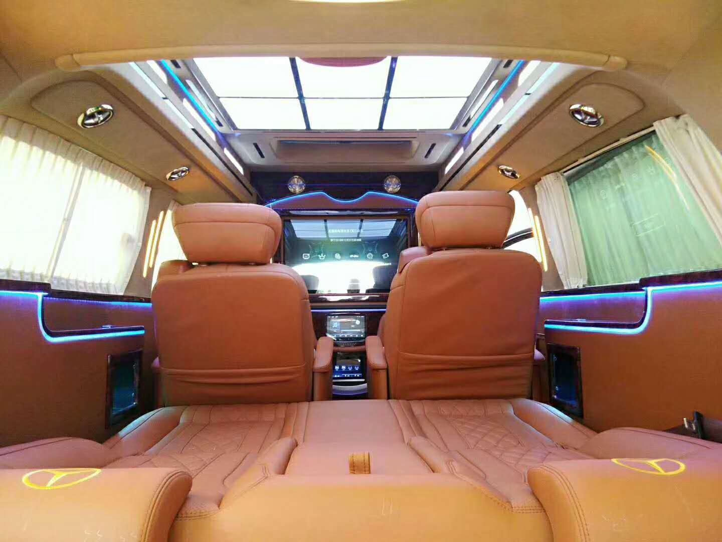 奔弛威庭商務(wù)車內(nèi)飾改裝