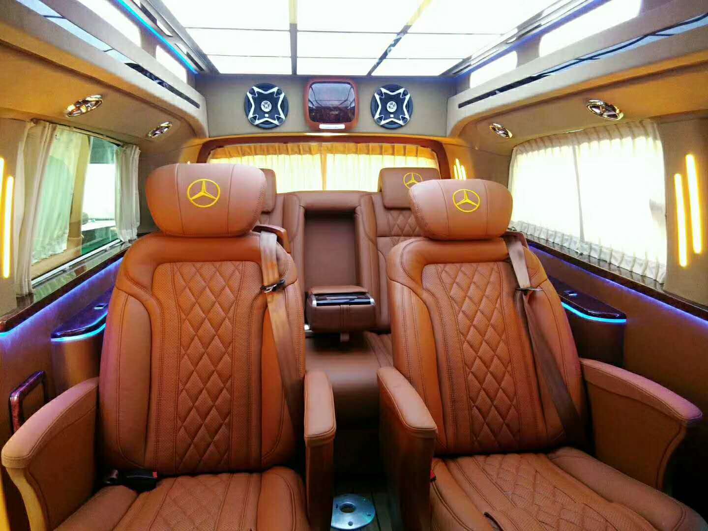 奔弛威庭商務(wù)車內(nèi)飾改裝