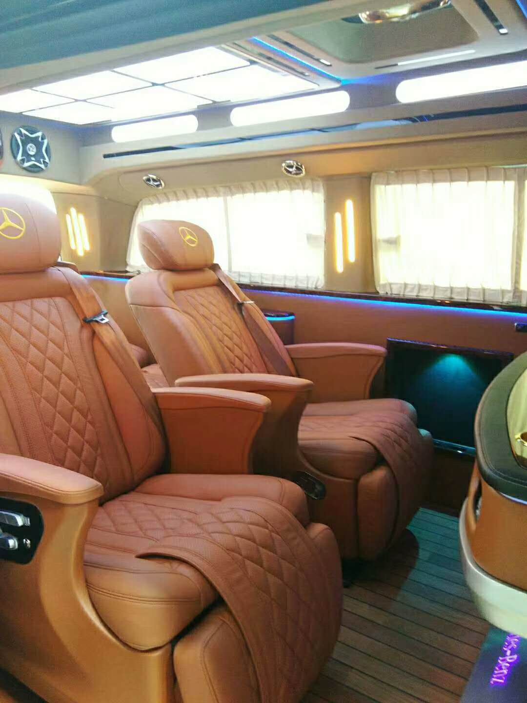 奔弛威庭商務(wù)車內(nèi)飾改裝