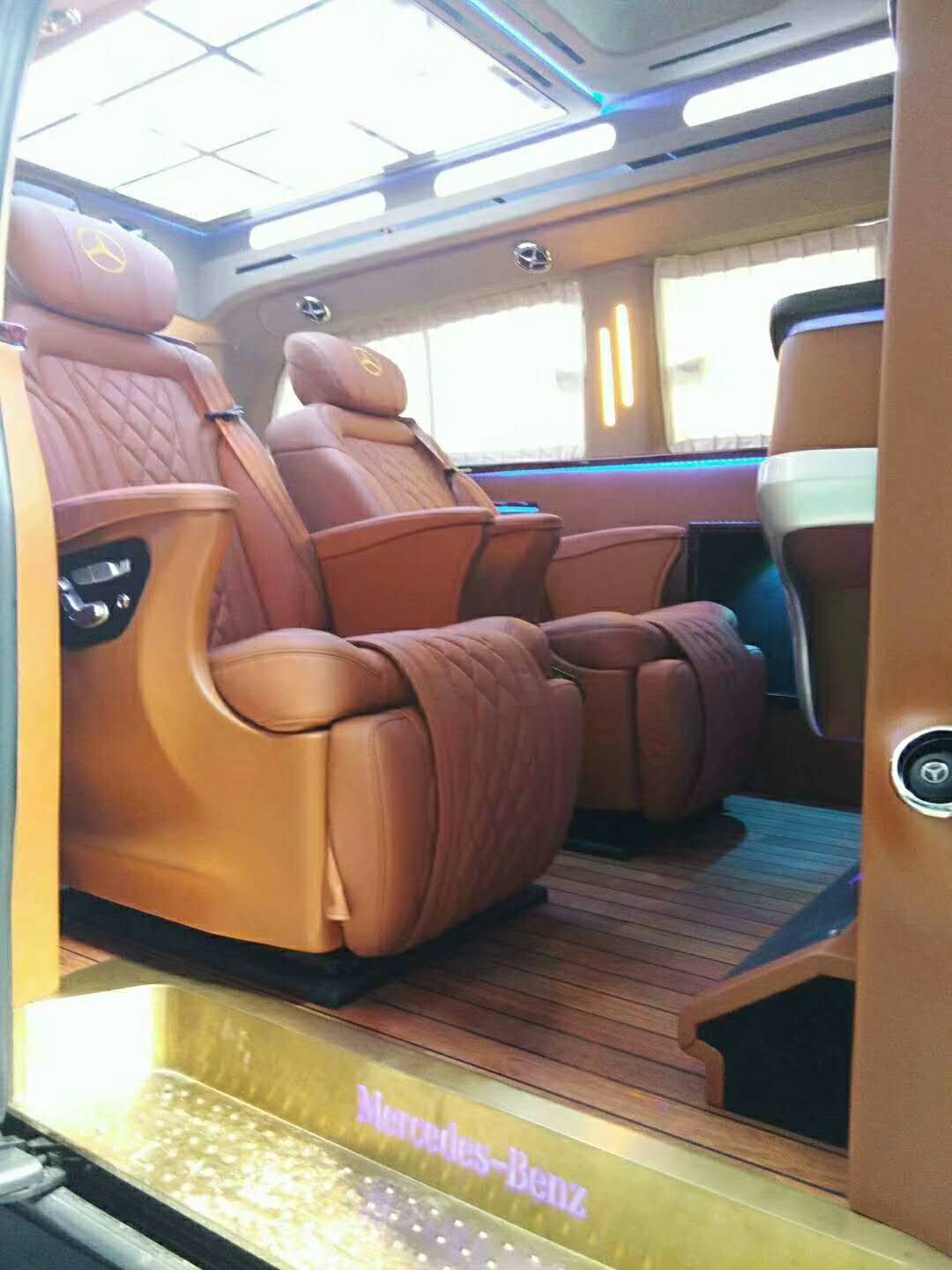 奔弛威庭商務(wù)車內(nèi)飾改裝