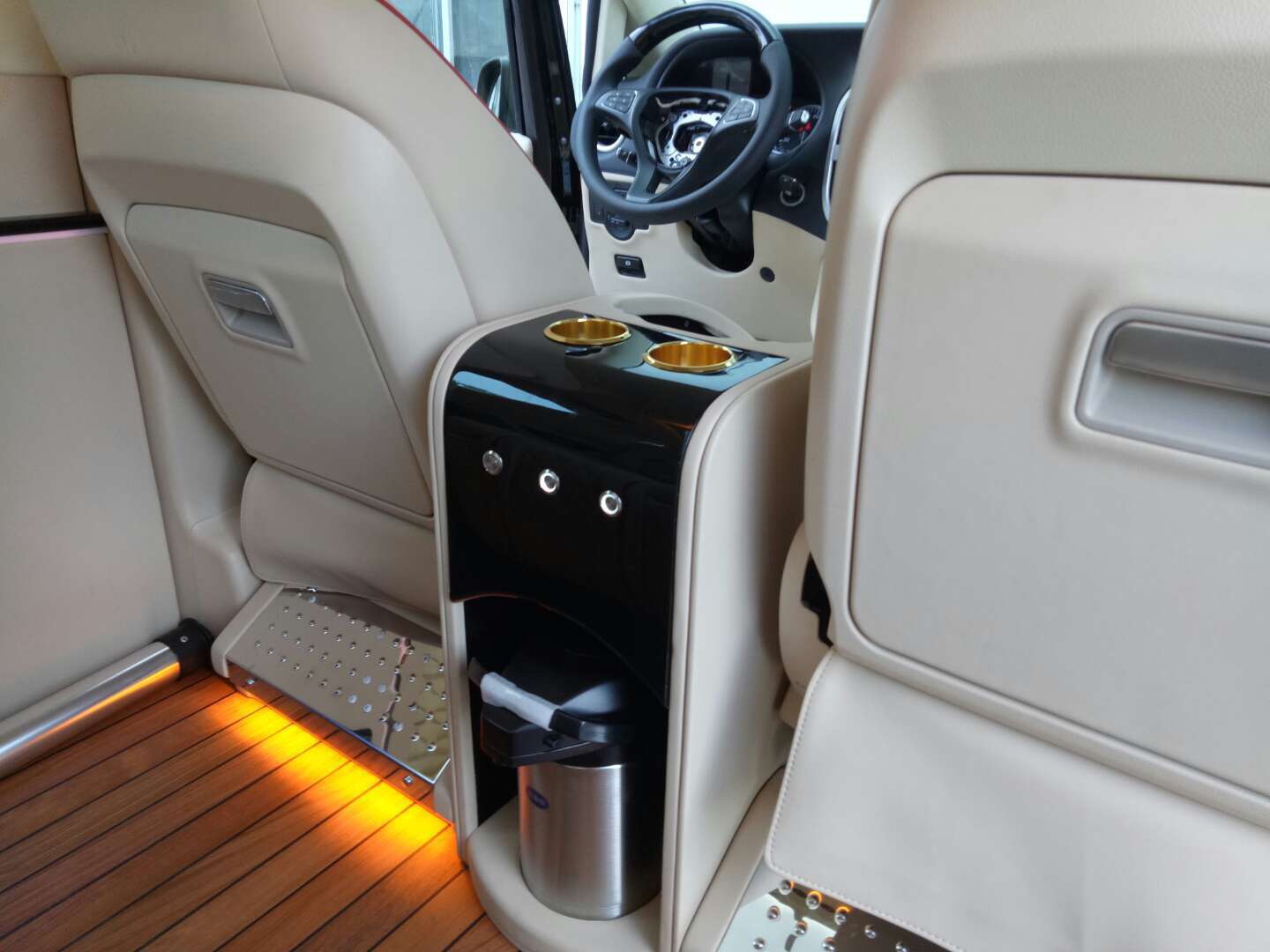 福建威霆改航空座椅，整車內(nèi)飾煥新，顏值高舒適