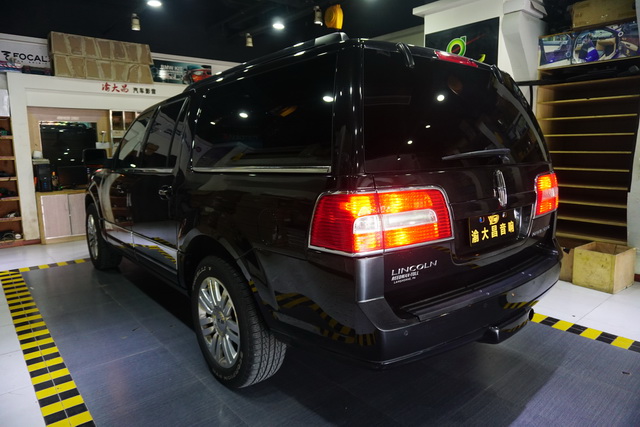 林肯領(lǐng)航員房車內(nèi)飾改裝游艇實(shí)木地板 重慶渝大昌汽車音響