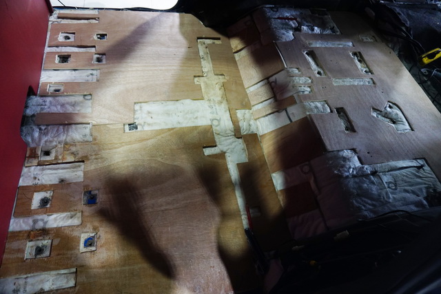 林肯領(lǐng)航員房車內(nèi)飾改裝游艇實(shí)木地板 重慶渝大昌汽車音響