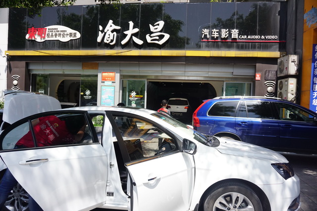 林肯領(lǐng)航員房車內(nèi)飾改裝游艇實(shí)木地板 重慶渝大昌汽車音響