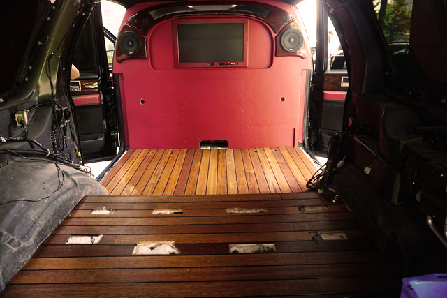 林肯領(lǐng)航員房車內(nèi)飾改裝游艇實(shí)木地板 重慶渝大昌汽車音響