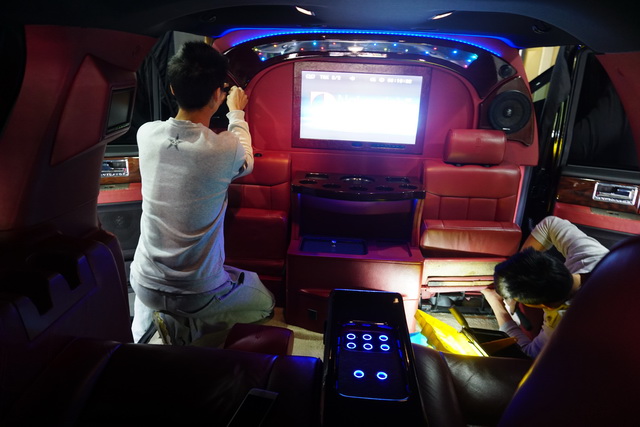 林肯領(lǐng)航員房車內(nèi)飾改裝游艇實(shí)木地板 重慶渝大昌汽車音響