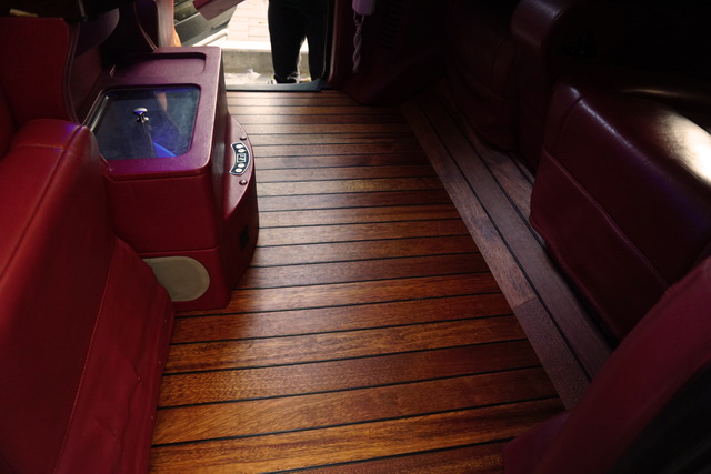 林肯領(lǐng)航員房車內(nèi)飾改裝游艇實(shí)木地板 重慶渝大昌汽車音響