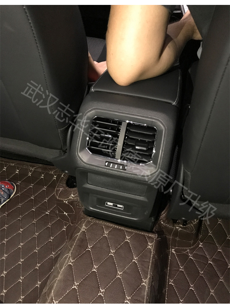 武漢途觀L加裝原廠高配的中央扶手箱后排出風口 后排USB接口