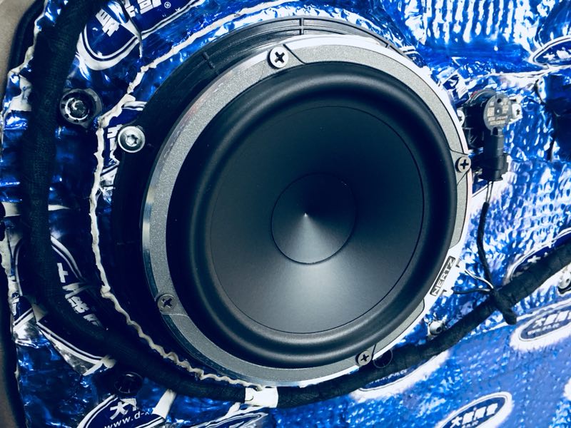 有音樂更魅力路虎發(fā)現(xiàn)神行音響升級意大利赫茲15周年MPK163三分頻感受細膩音質(zhì)汕頭星悅汽車音響改裝