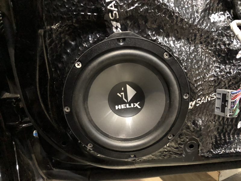 汕頭市星悅汽車音響改裝本田思域升級(jí)德國(guó)HELIX喜力仕套餐喇叭山水隔音美國(guó)CDT超薄低音炮靚聲淋漓盡享