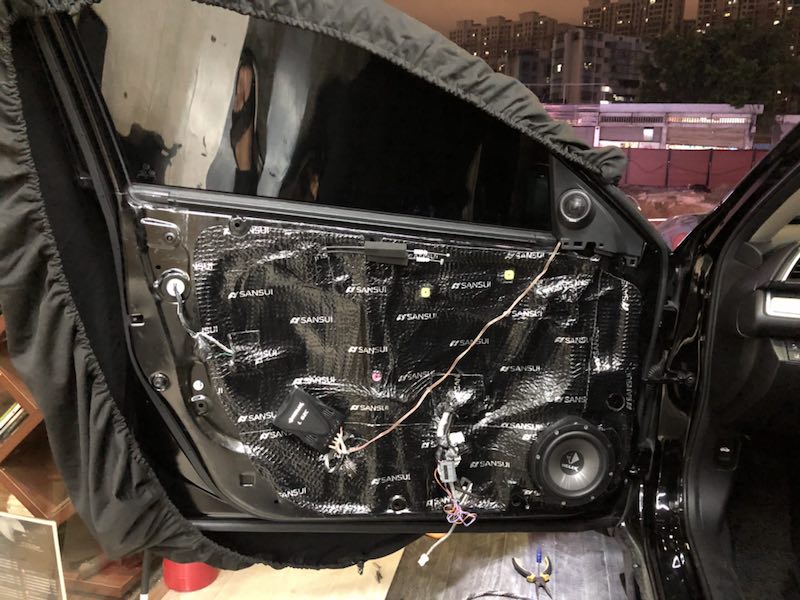 汕頭市星悅汽車音響改裝本田思域升級(jí)德國(guó)HELIX喜力仕套餐喇叭山水隔音美國(guó)CDT超薄低音炮靚聲淋漓盡享