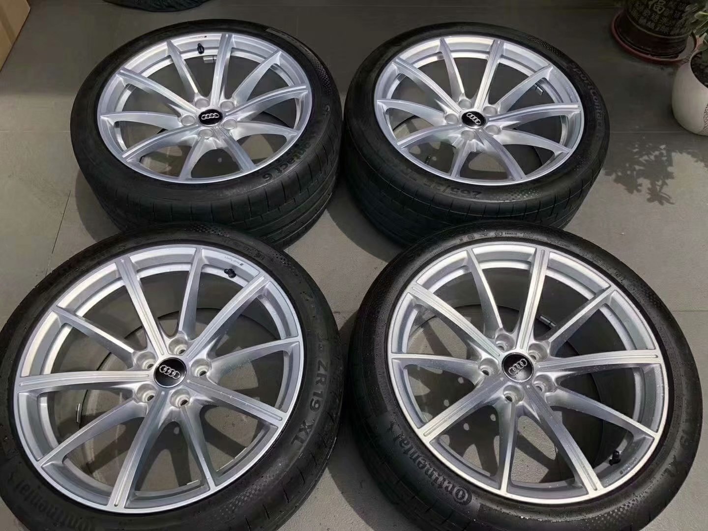 少有精品，奧迪 RS4 原廠鍛造，新車拆