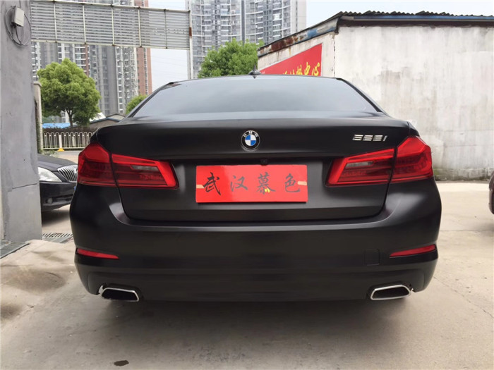 武漢汽車改色貼膜寶馬5系電光黑效果圖