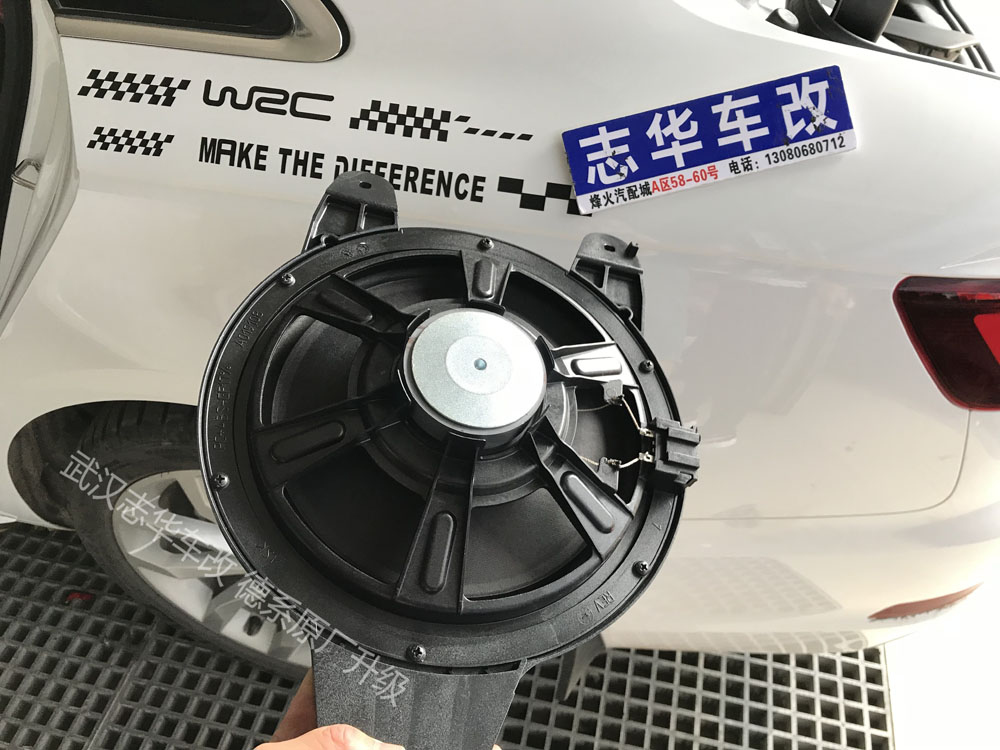 武漢17款?yuàn)W迪A4L加裝原廠BO低音炮 完美解決原車低音共振問題
