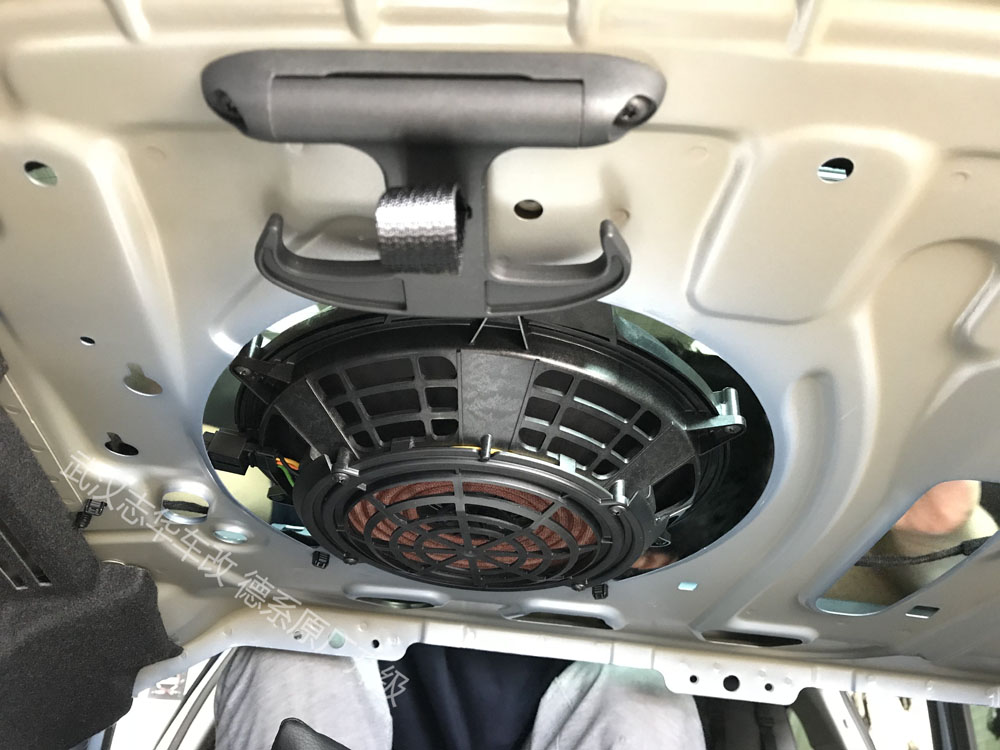 武漢17款?yuàn)W迪A4L加裝原廠BO低音炮 完美解決原車低音共振問題
