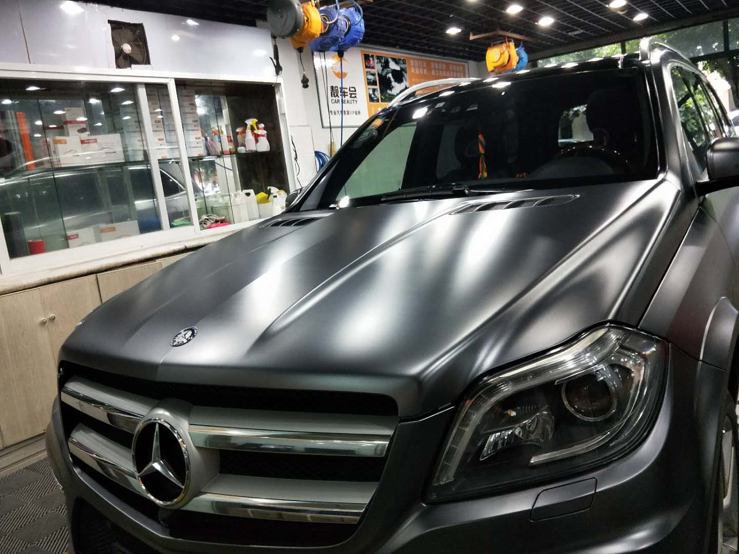 成都靚車會青羊店奔馳GL500電光太空灰改色貼膜