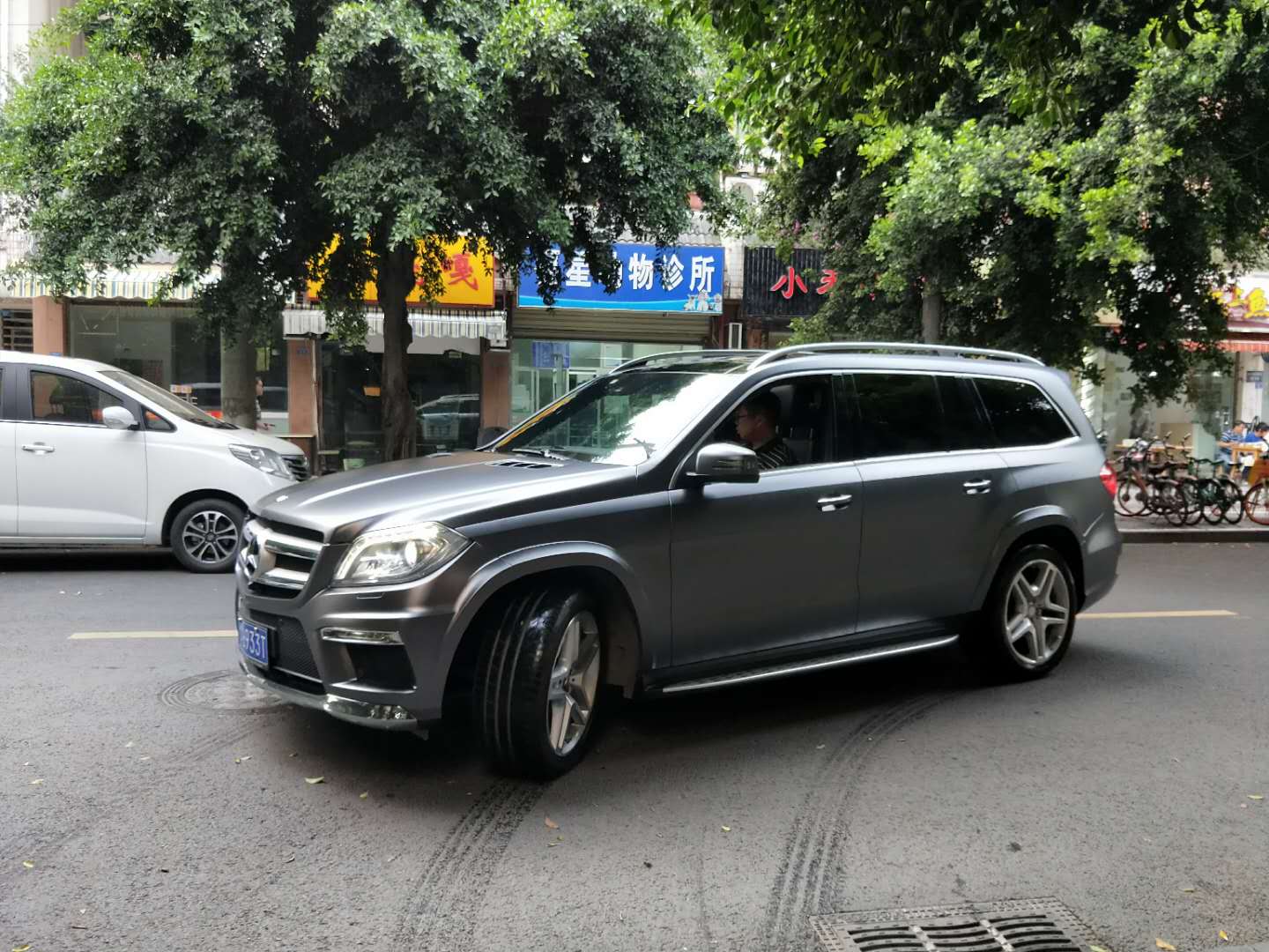 成都靚車會青羊店奔馳GL500電光太空灰改色貼膜
