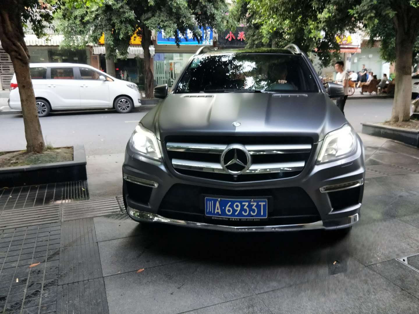 成都靚車會青羊店奔馳GL500電光太空灰改色貼膜
