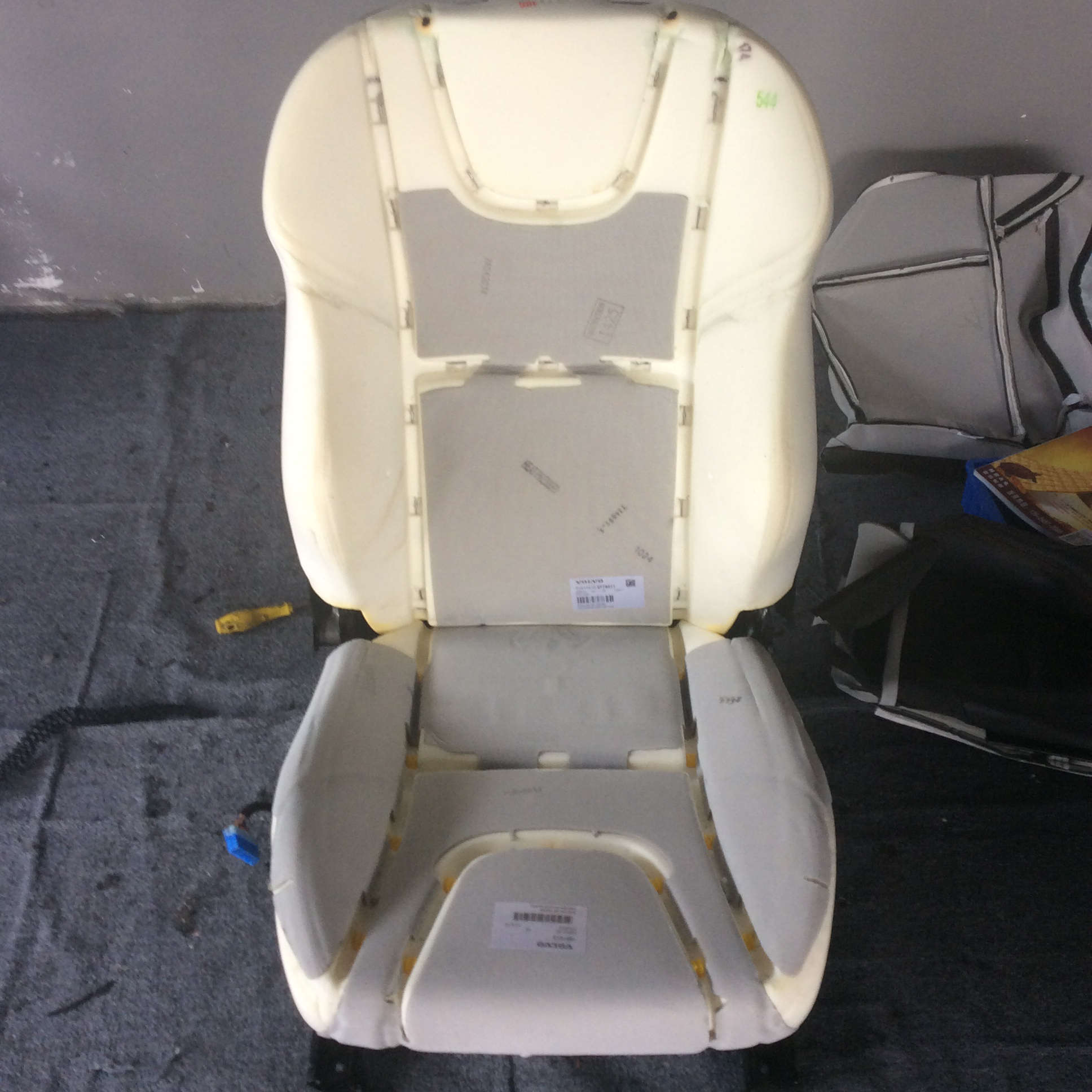 沃尔沃CX60座椅通风制冷系统升级 十堰前沿车改专业汽车改装