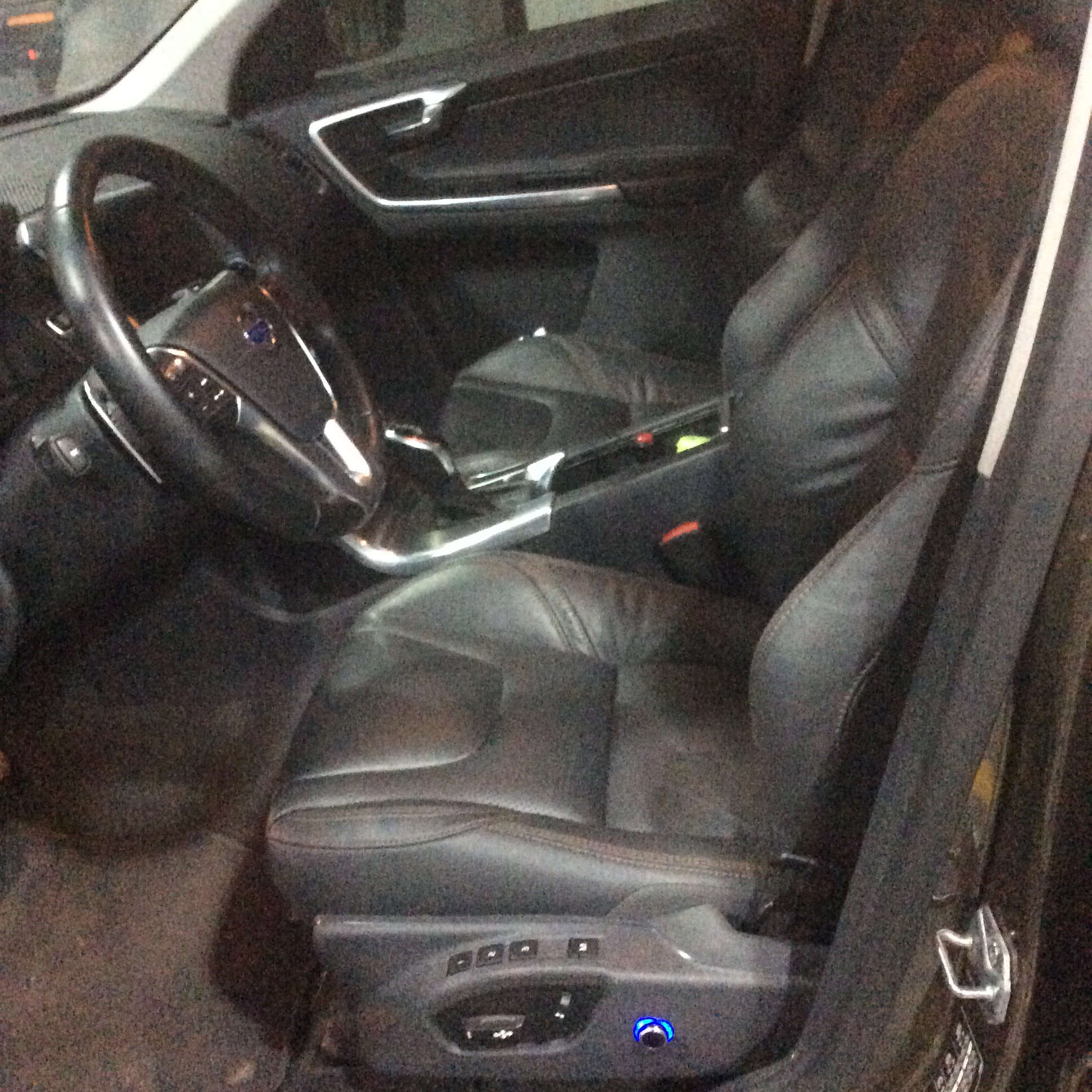 沃尔沃CX60座椅通风制冷系统升级 十堰前沿车改专业汽车改装