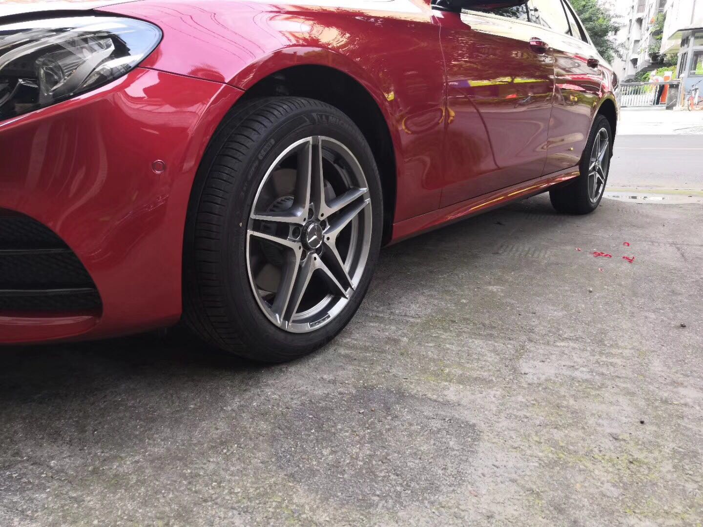 奔馳E300 升級改裝18寸AMG 輪轂