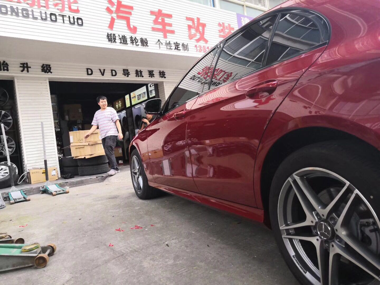 奔馳E300 升級改裝18寸AMG 輪轂