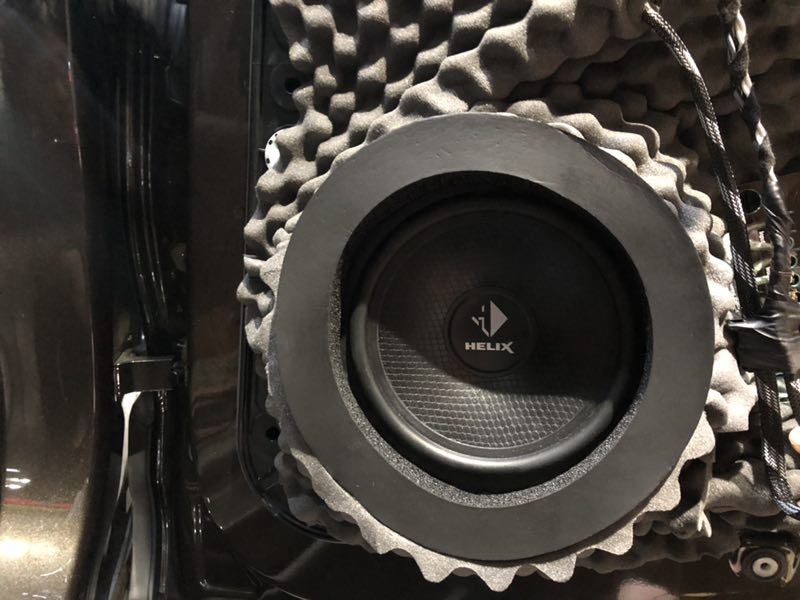 汕頭市星悅汽車音響改裝大眾途銳音響升級三分頻德國喜力仕P63C套餐量身定制極致音效