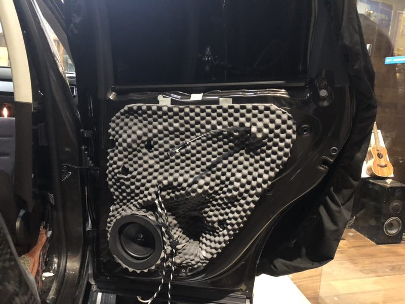 汕頭市星悅汽車音響改裝大眾途銳音響升級三分頻德國喜力仕P63C套餐量身定制極致音效