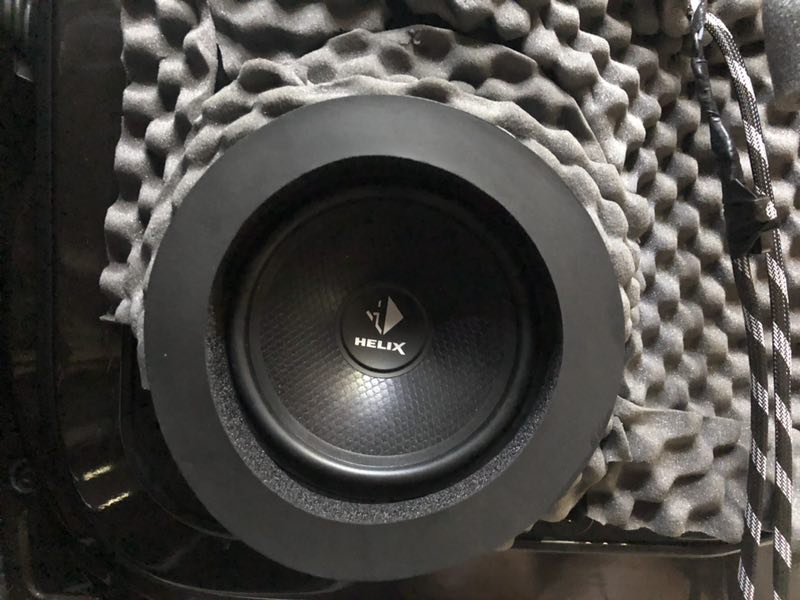 汕頭市星悅汽車音響改裝大眾途銳音響升級三分頻德國喜力仕P63C套餐量身定制極致音效