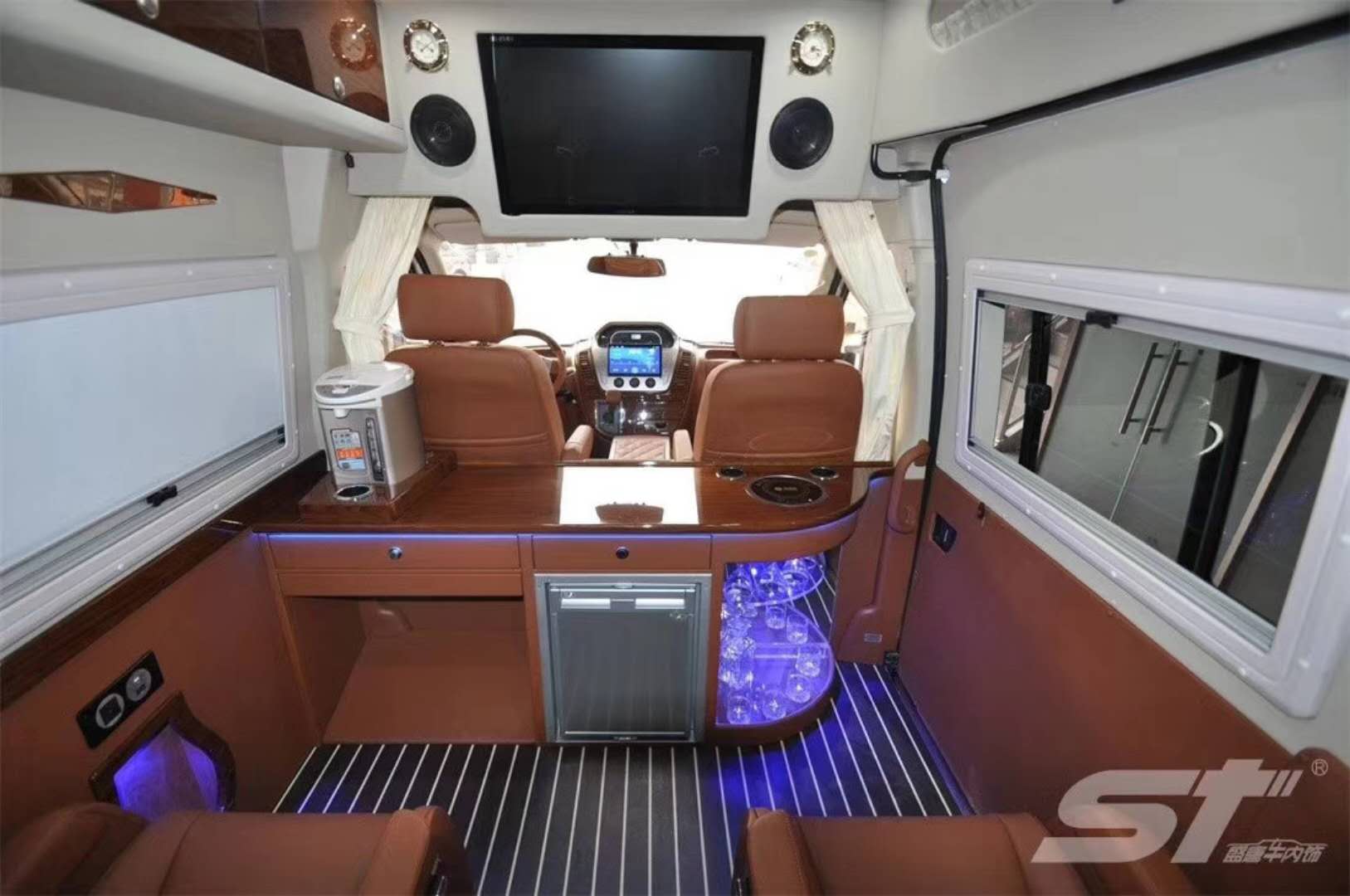 北京上汽大通V80房車個(gè)性改裝定制