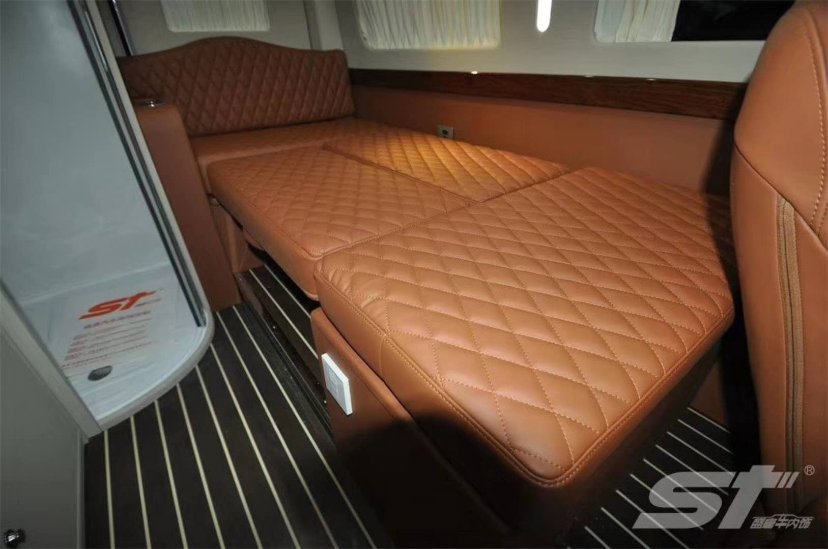 北京上汽大通V80房車個(gè)性改裝定制