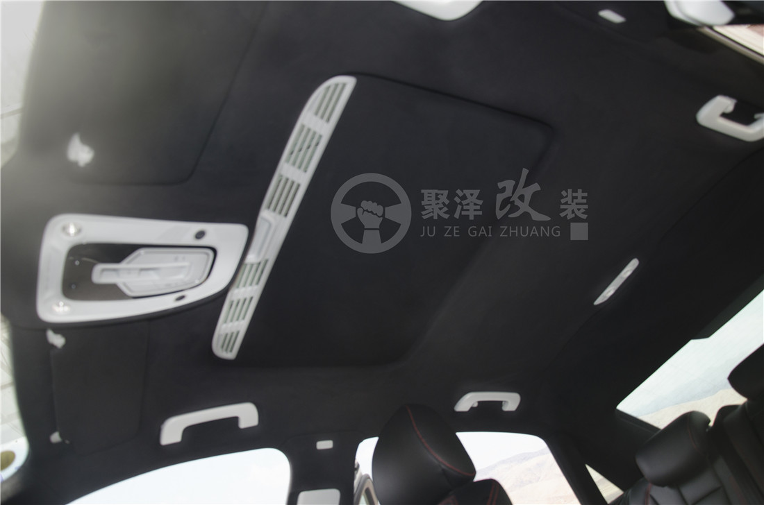 奧迪A4L黑色內(nèi)飾改裝