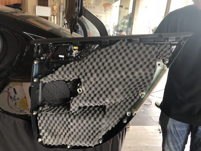 汕頭星悅汽車音響改裝捷豹XE200PS改裝德國(guó)HELIX喜力仕P63C三分頻音響STEG史泰格隔音為你演奏最美樂(lè)章
