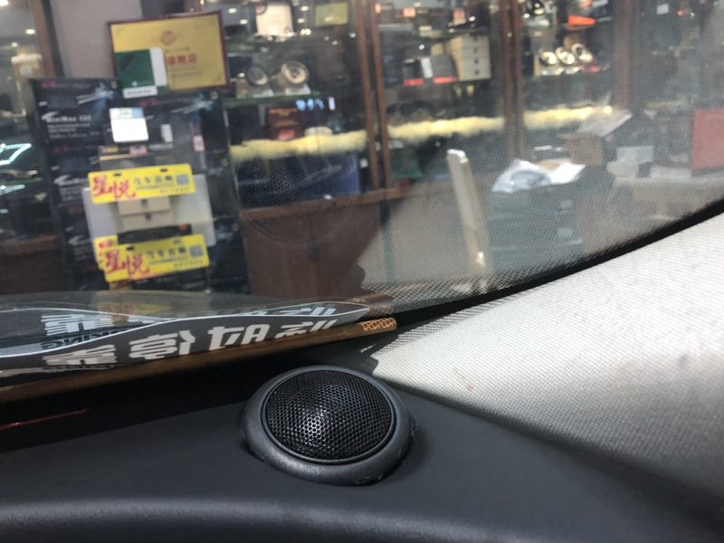 汕頭星悅汽車音響改裝捷豹XE200PS改裝德國(guó)HELIX喜力仕P63C三分頻音響STEG史泰格隔音為你演奏最美樂(lè)章