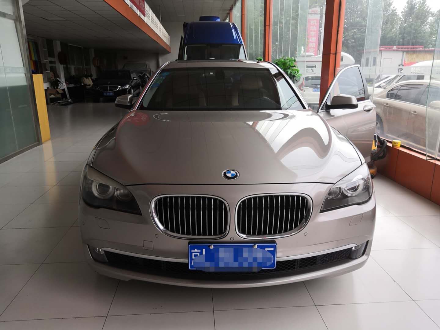 北京寶馬七系車內(nèi)翻新改裝案例
