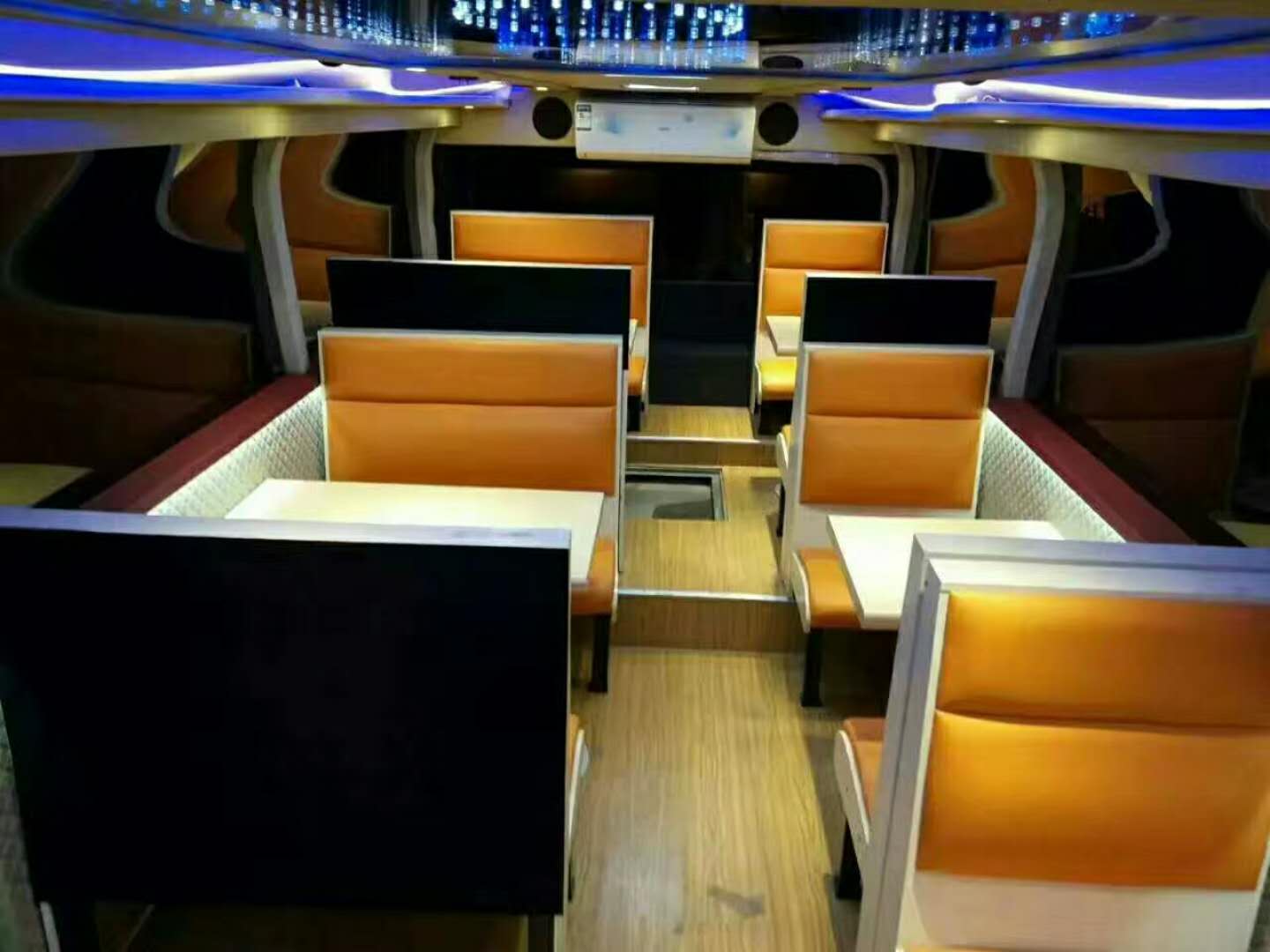 中巴餐飲車改裝
