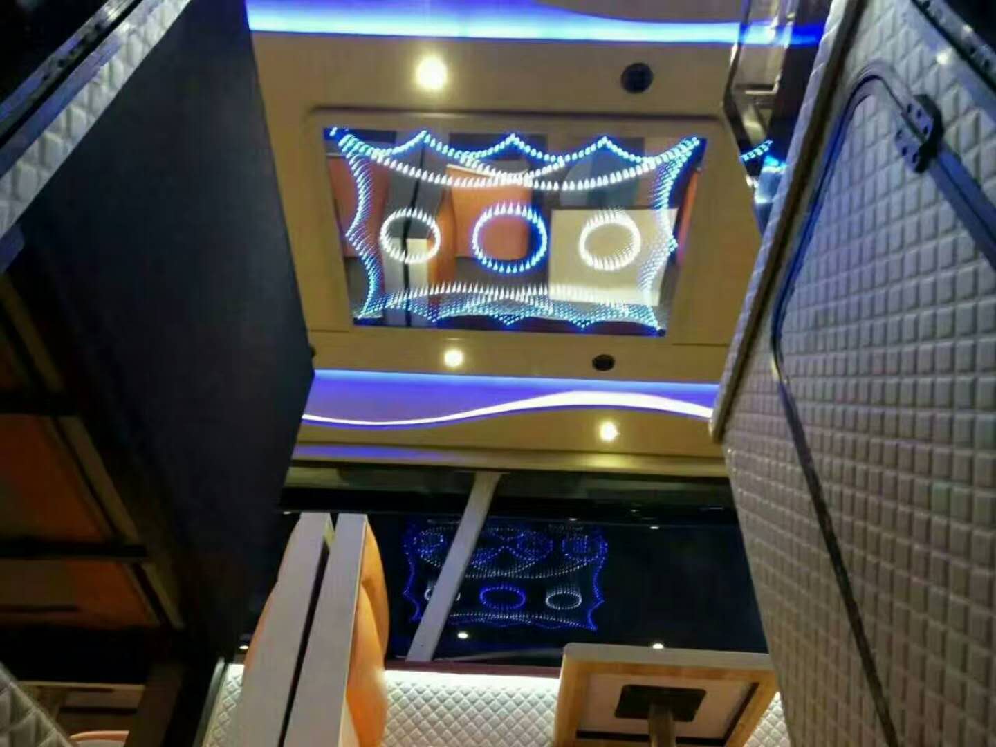 中巴餐飲車改裝